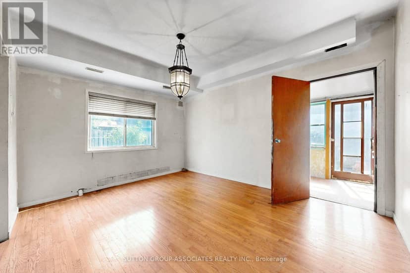 18 1/2 Bellevue Avenue — photo 7 of 28