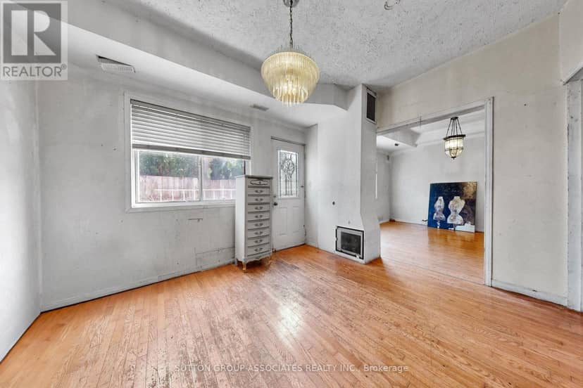 18 1/2 Bellevue Avenue — photo 9 of 28
