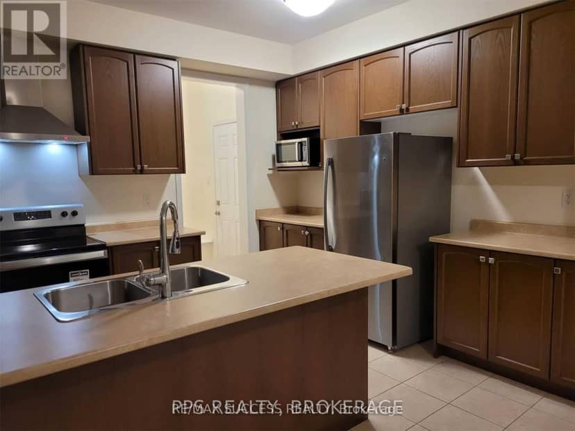 7916 Odell Crescent — photo 7 of 40