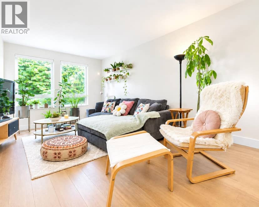 318 1111 E 27TH STREET, North Vancouver