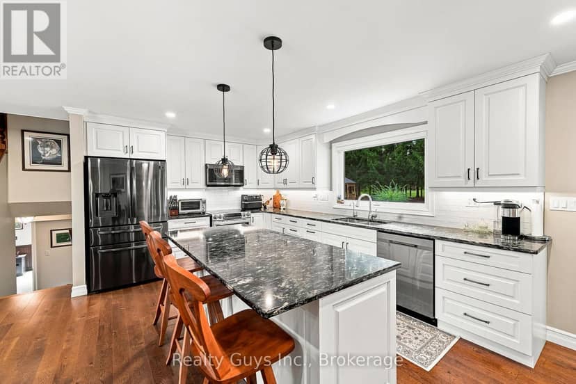 498 Ava Crescent — photo 10 of 40