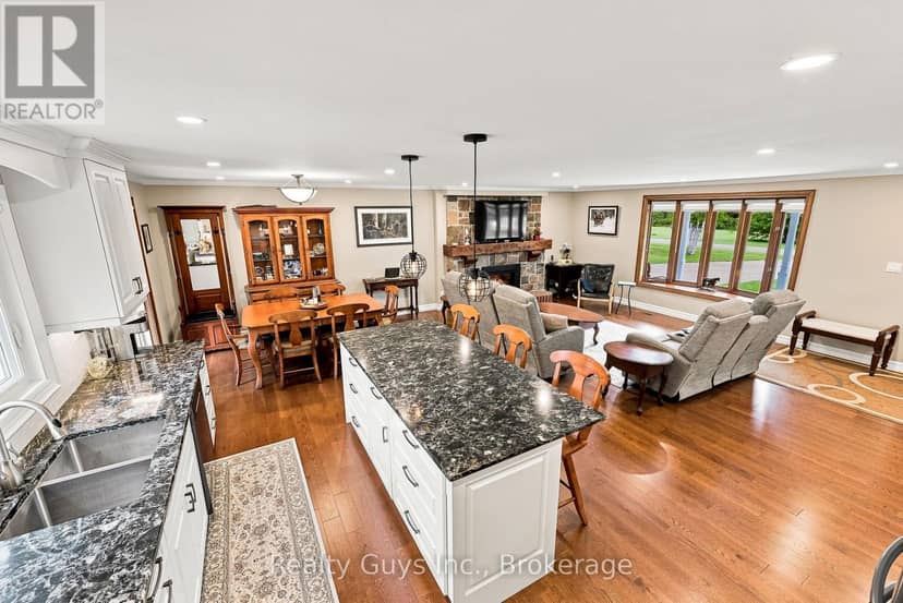 498 Ava Crescent — photo 13 of 40