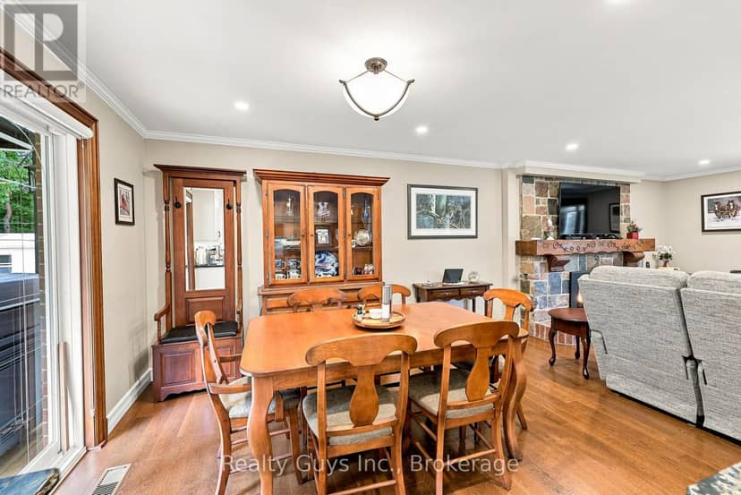 498 Ava Crescent — photo 14 of 40