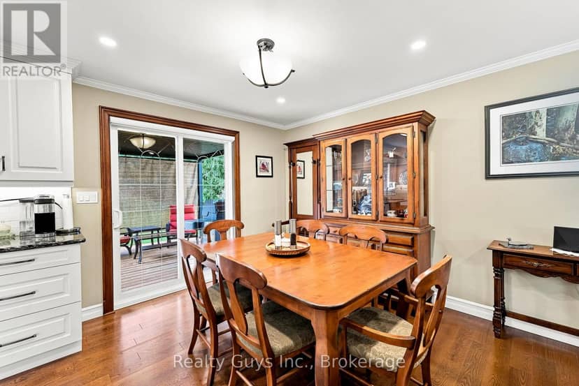 498 Ava Crescent — photo 15 of 40