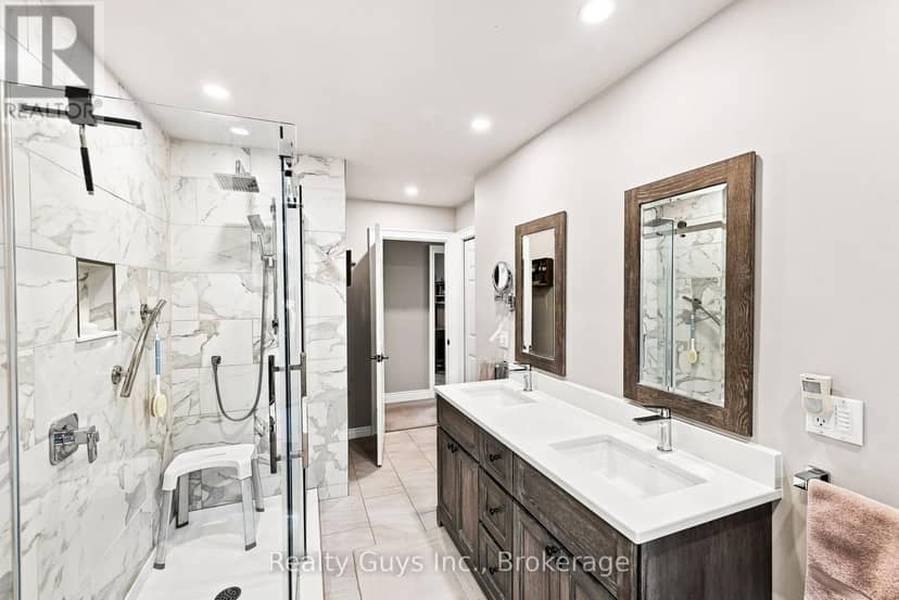 498 Ava Crescent — photo 18 of 40