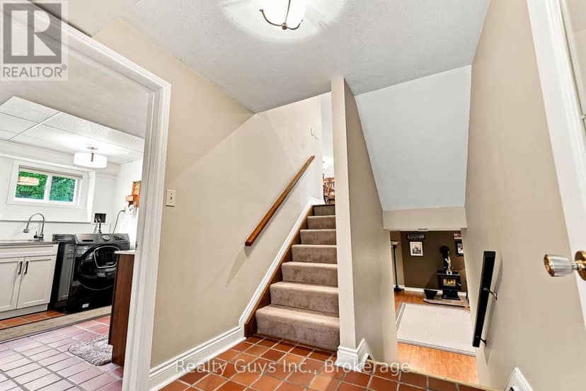 498 Ava Crescent — photo 28 of 40