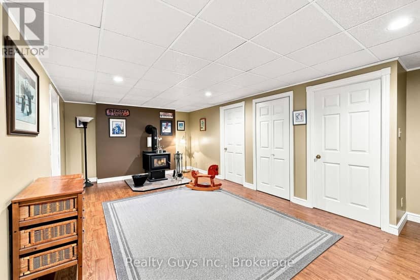 498 Ava Crescent — photo 30 of 40
