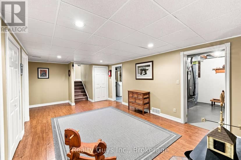 498 Ava Crescent — photo 31 of 40
