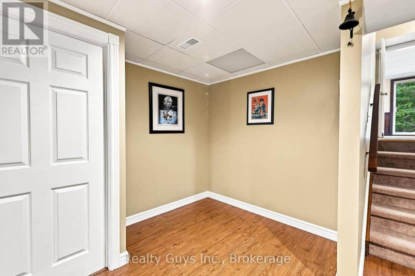 498 Ava Crescent — photo 32 of 40