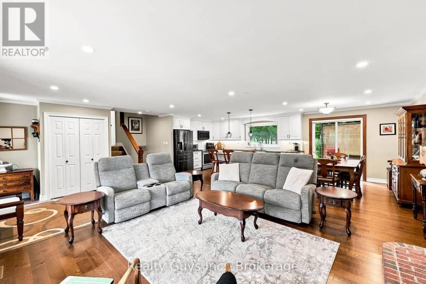 498 Ava Crescent — photo 9 of 40