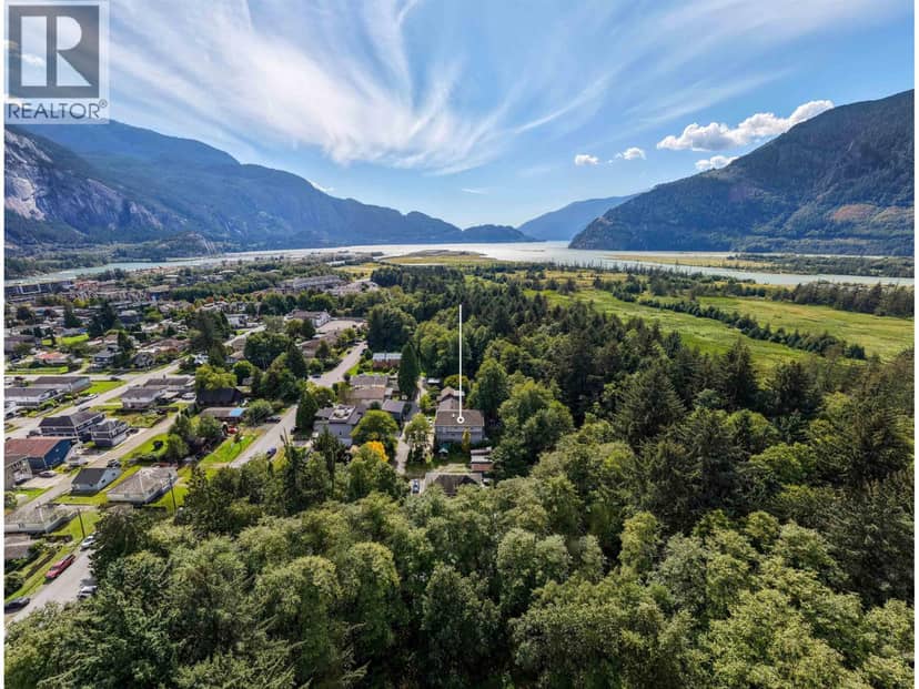 38030 SEVENTH AVENUE, Squamish