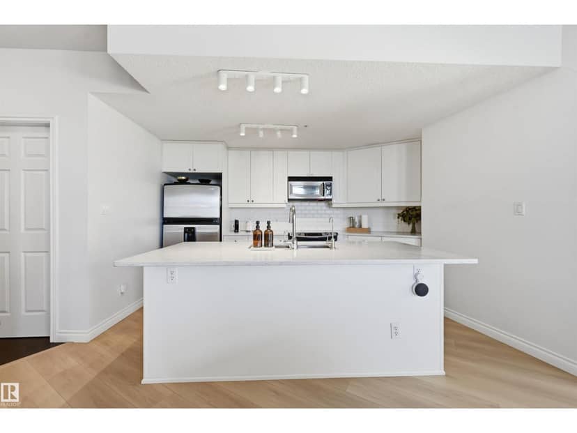 #503 9020 Jasper Av NW — photo 16 of 40