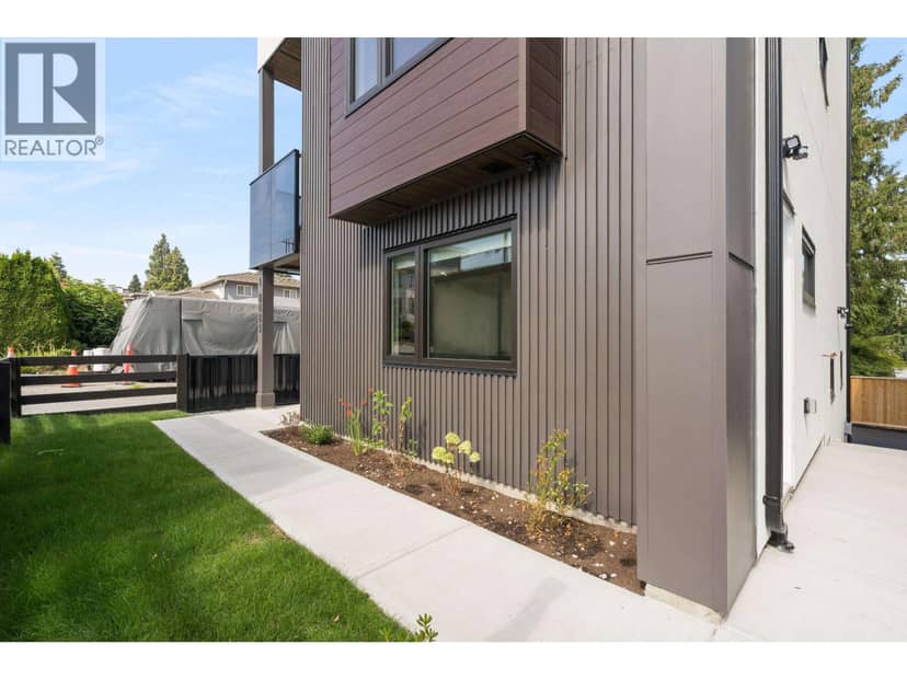4 8483 16TH AVENUE, Burnaby, photo 2