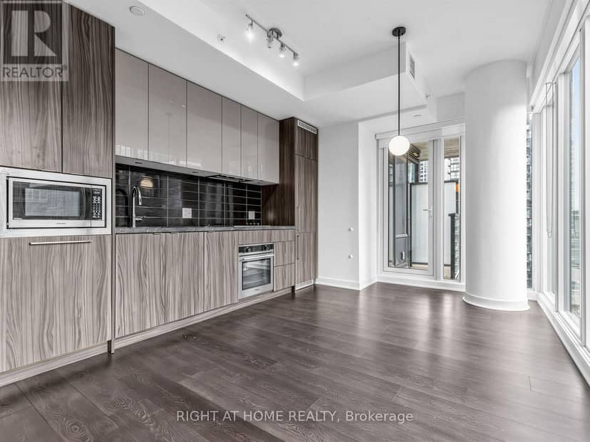 3215 - 115 Blue Jays Way — photo 3 of 25