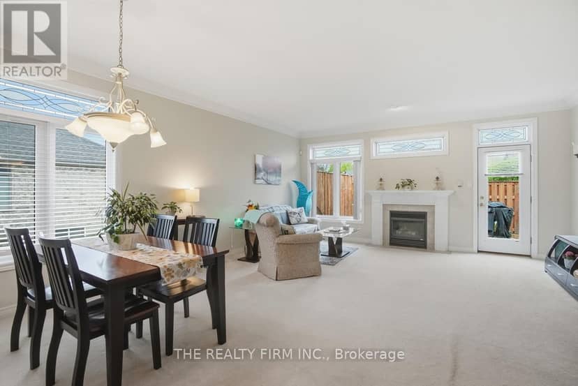10 - 44 Edgevalley Road — photo 12 of 32