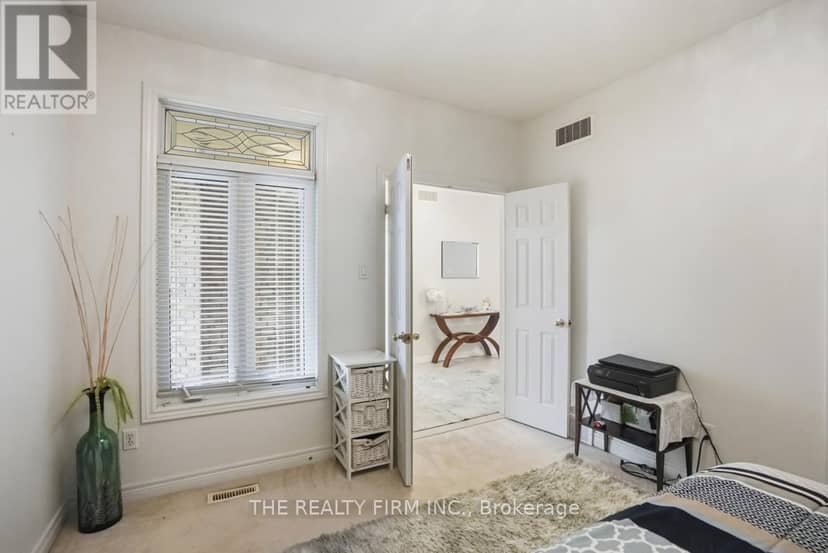 10 - 44 Edgevalley Road — photo 22 of 32