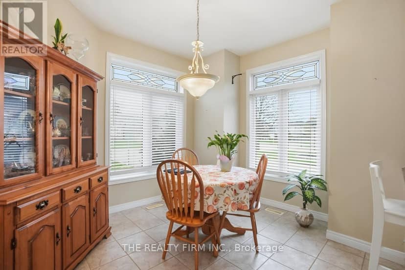 10 - 44 Edgevalley Road — photo 7 of 32