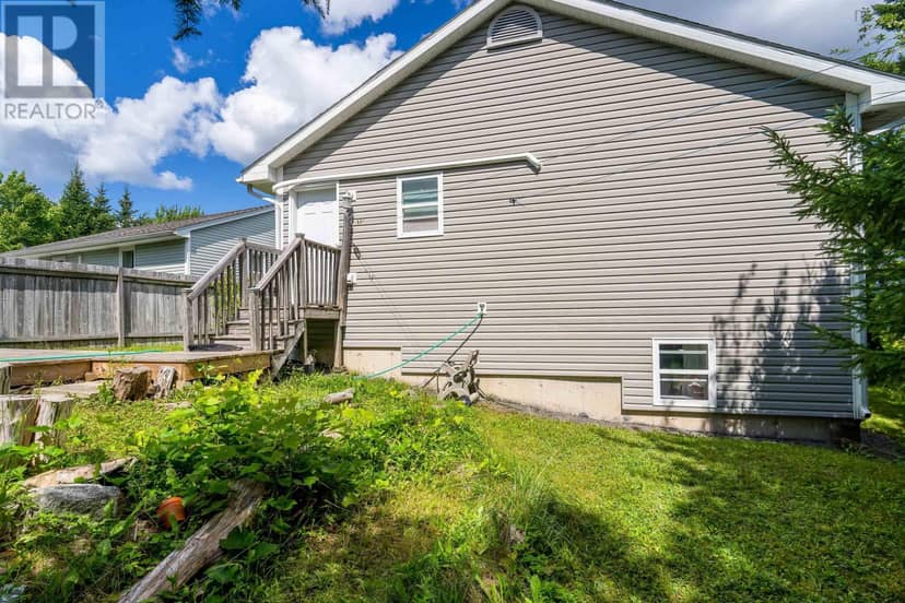 1562 St Margarets Bay Road — photo 5 of 40