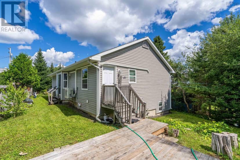 1562 St Margarets Bay Road — photo 3 of 40