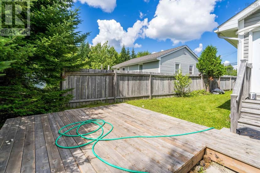 1562 St Margarets Bay Road — photo 6 of 40