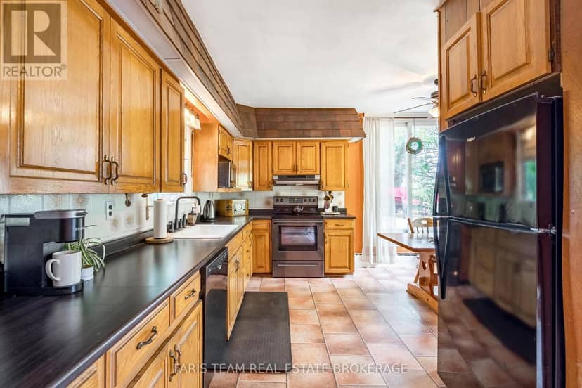 338 Gloucester Street — photo 4 of 39