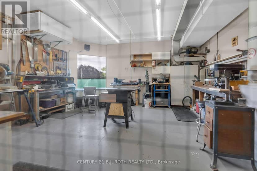 1401 - 181 Collier Street — photo 33 of 40