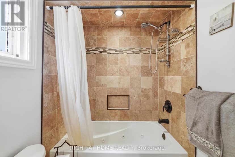 44 - 2272 Mowat Avenue — photo 32 of 40