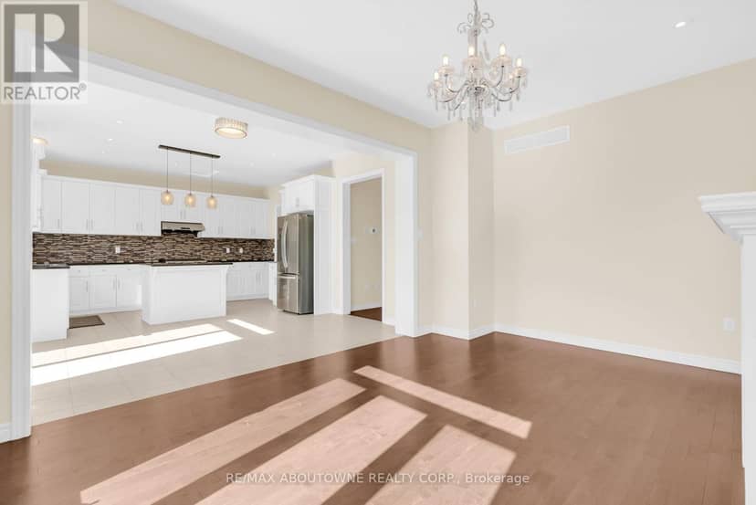 94 Ambrous Crescent — photo 11 of 40
