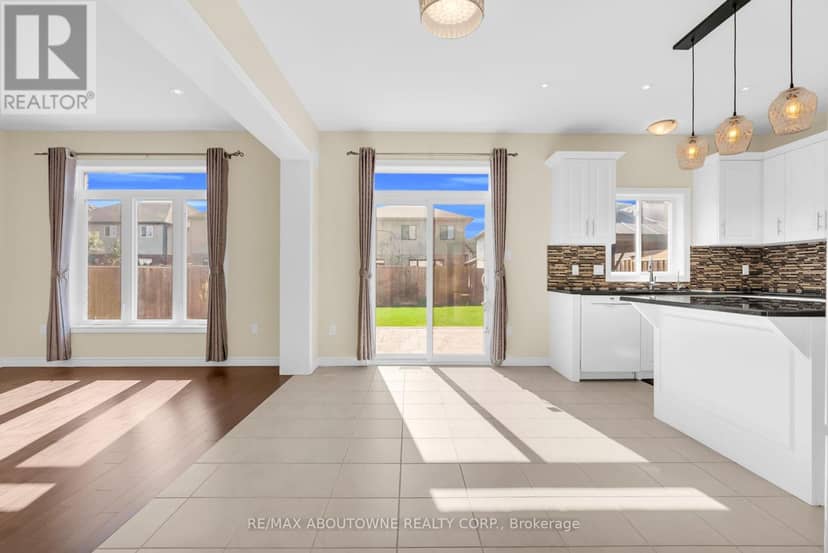 94 Ambrous Crescent — photo 12 of 40