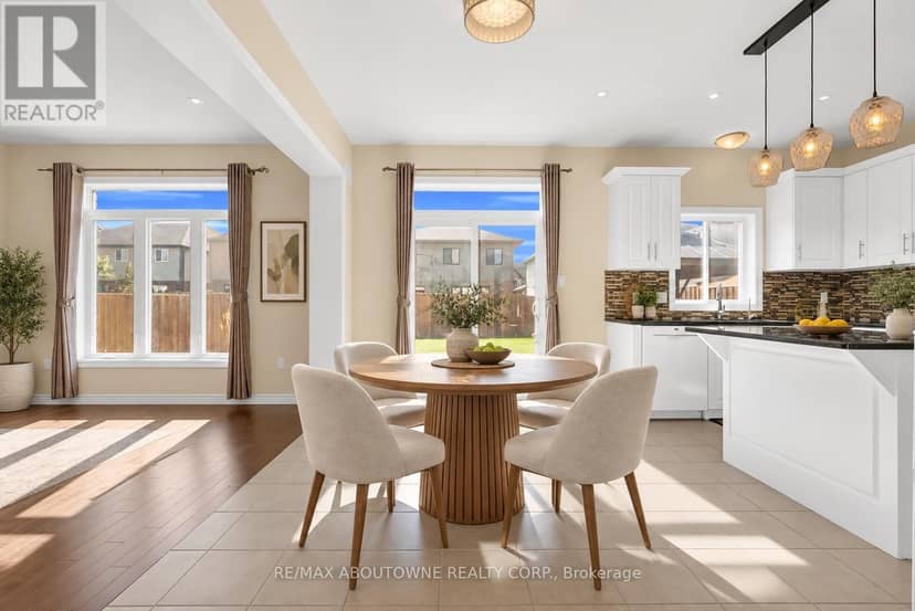94 Ambrous Crescent — photo 13 of 40