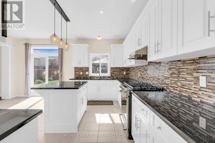 94 Ambrous Crescent — photo 16 of 40