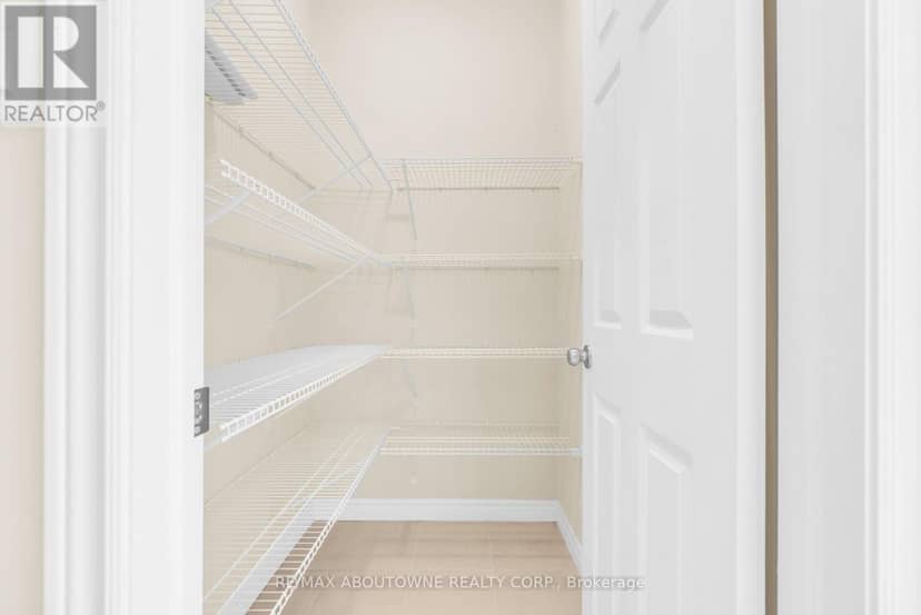 94 Ambrous Crescent — photo 18 of 40