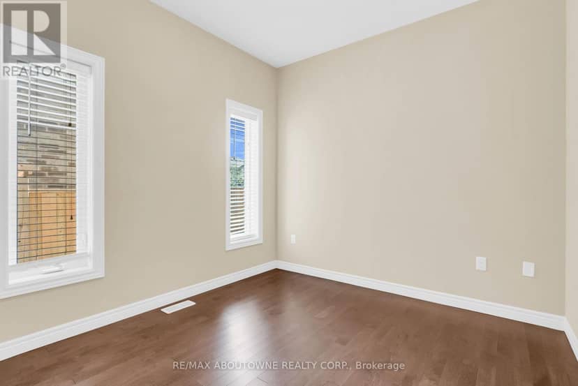94 Ambrous Crescent — photo 19 of 40