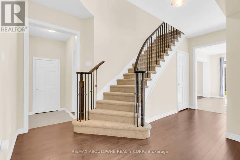 94 Ambrous Crescent — photo 22 of 40
