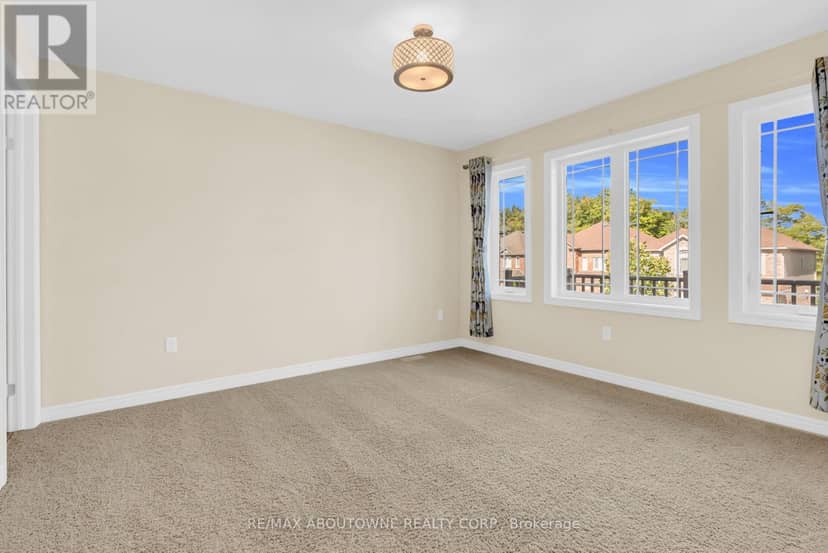 94 Ambrous Crescent — photo 29 of 40
