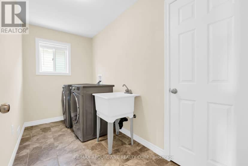 94 Ambrous Crescent — photo 38 of 40