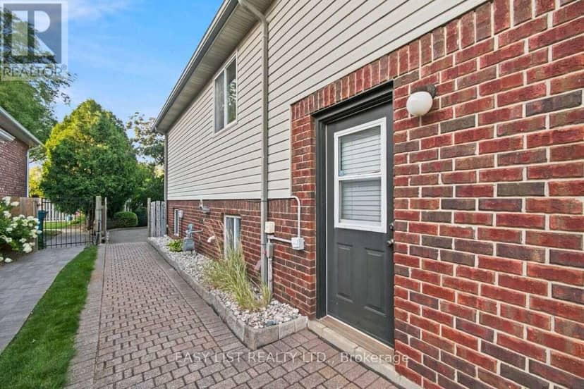 5929 Rosewood Crescent — photo 8 of 40