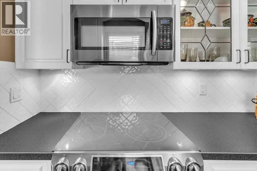 2211 45 Street SE — photo 12 of 40