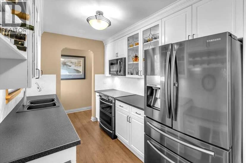 2211 45 Street SE — photo 13 of 40