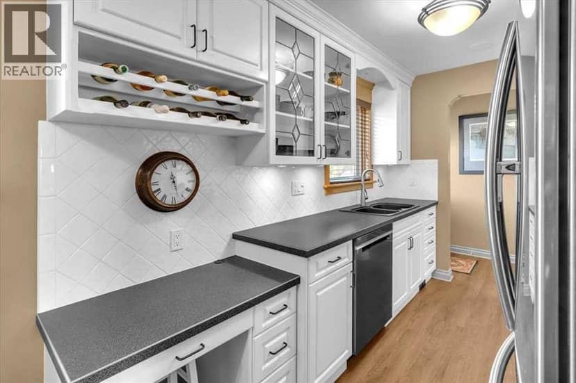 2211 45 Street SE — photo 14 of 40