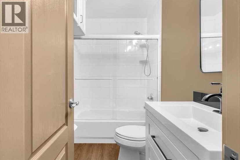 2211 45 Street SE — photo 16 of 40