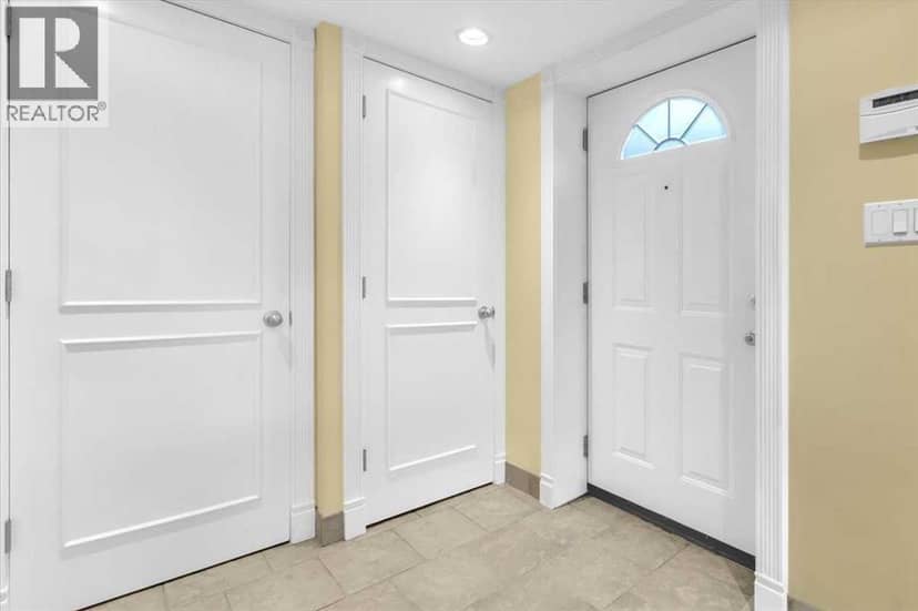 2211 45 Street SE — photo 25 of 40
