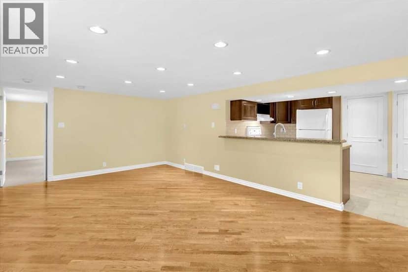 2211 45 Street SE — photo 32 of 40