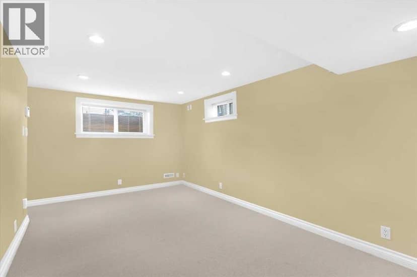 2211 45 Street SE — photo 34 of 40