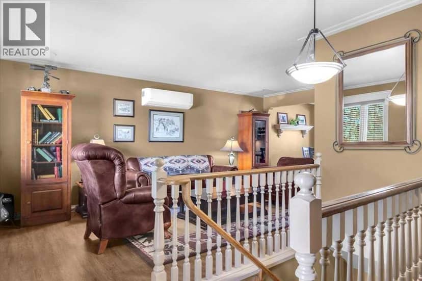 2211 45 Street SE, Calgary, photo 4