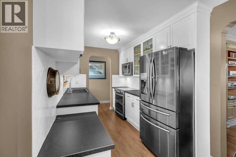 2211 45 Street SE — photo 9 of 40