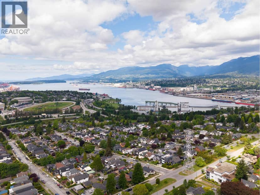1 3645 DUNDAS STREET, Vancouver