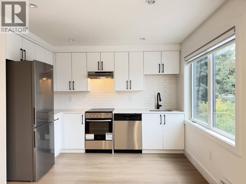 LANEWAY 1150 CHARLAND AVENUE, Coquitlam, photo 2