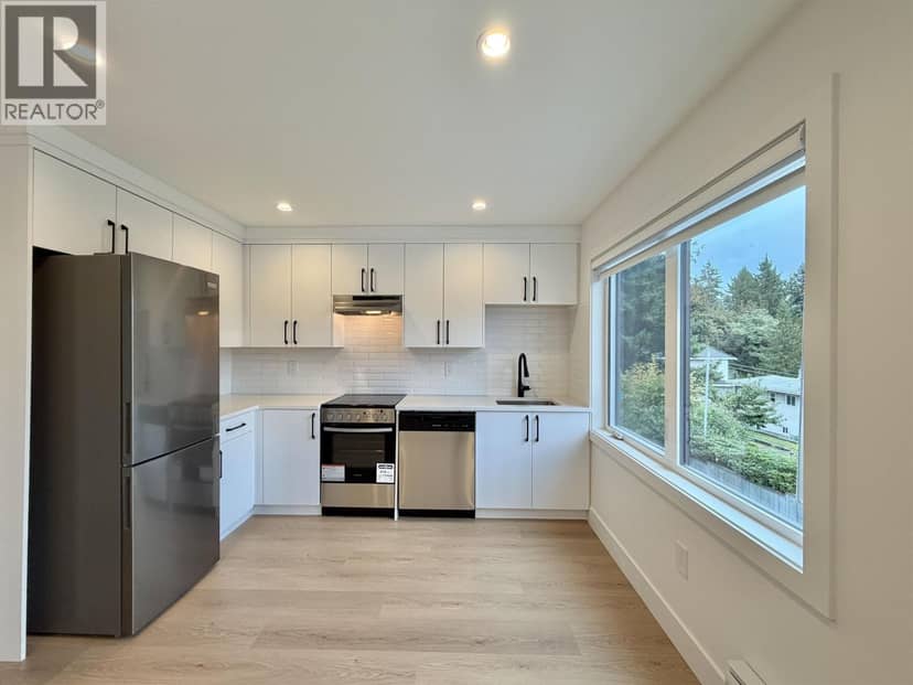 LANEWAY 1150 CHARLAND AVENUE, Coquitlam, photo 3