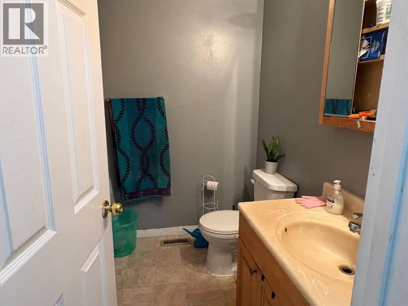 66 Upland Road W, Brooks, photo 5